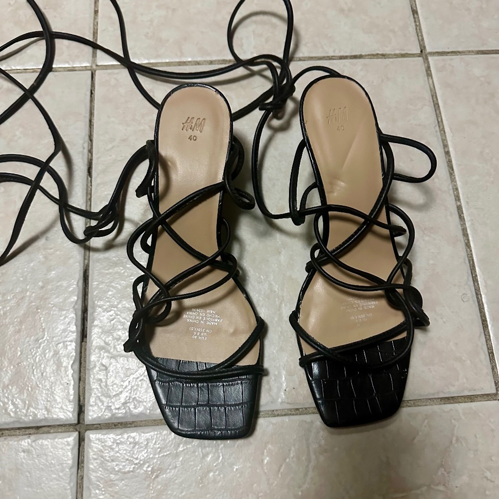 Black Lace UP /Tie UP Heels NEW Sz 40